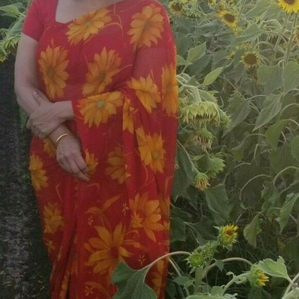 Vintage Red And Yellow Sunflower Georgette Saree